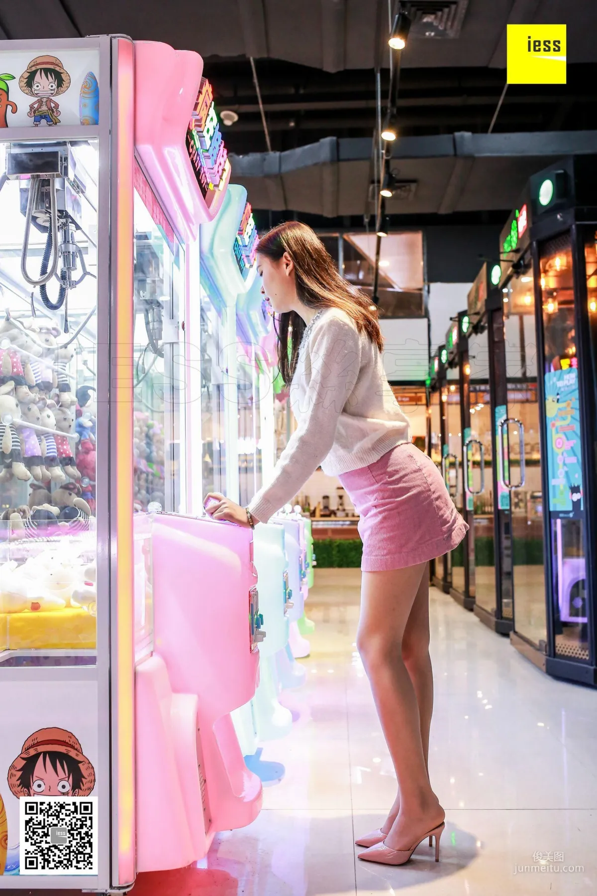 Qi Qi The Girl Playing the Claw Machine [IESS] Silk Enjoyer 272 Photo Set photo 22