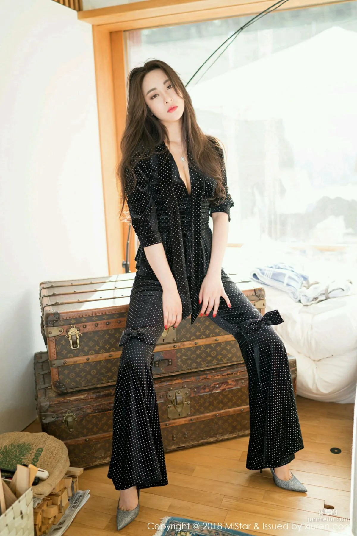 Sexy Goddess @Mu Feifei, Black Silk Stockings and Beautiful Legs [MiStar] Vol.234 Photo Set photo 29