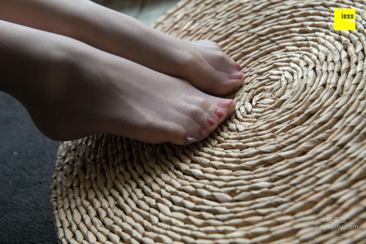 Ming Lijie Foot Model Sister Plays with Gray Stockings [IESS] Silk Enjoyer 266 Photo Set photo 70