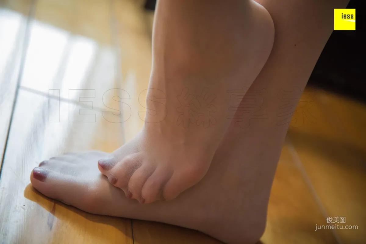 Qi Qi, Beautiful Feet on Black and White Keys [IESS] Silk Enjoyer 279 Photo Set photo 37