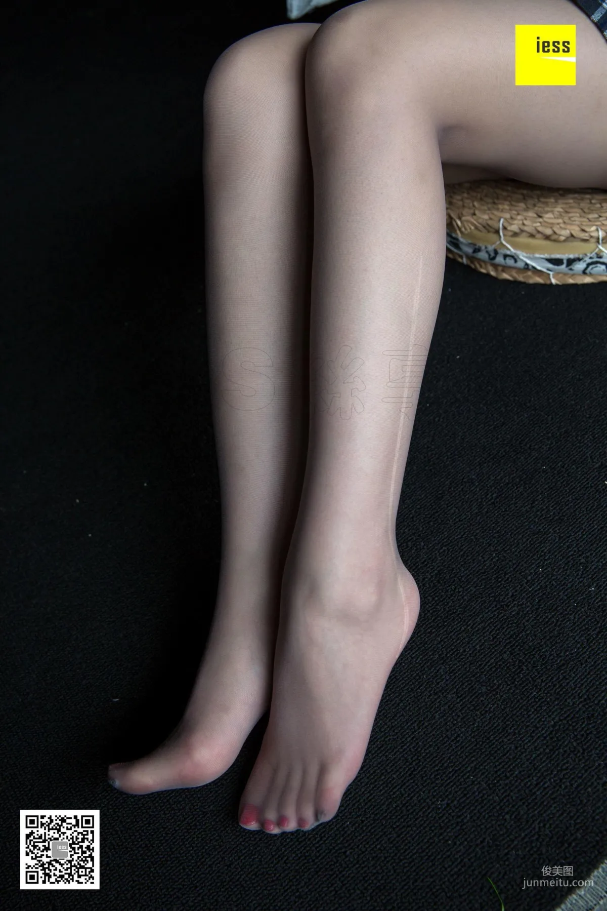 Ming Lijie Foot Model Sister Plays with Gray Stockings [IESS] Silk Enjoyer 266 Photo Set photo 37