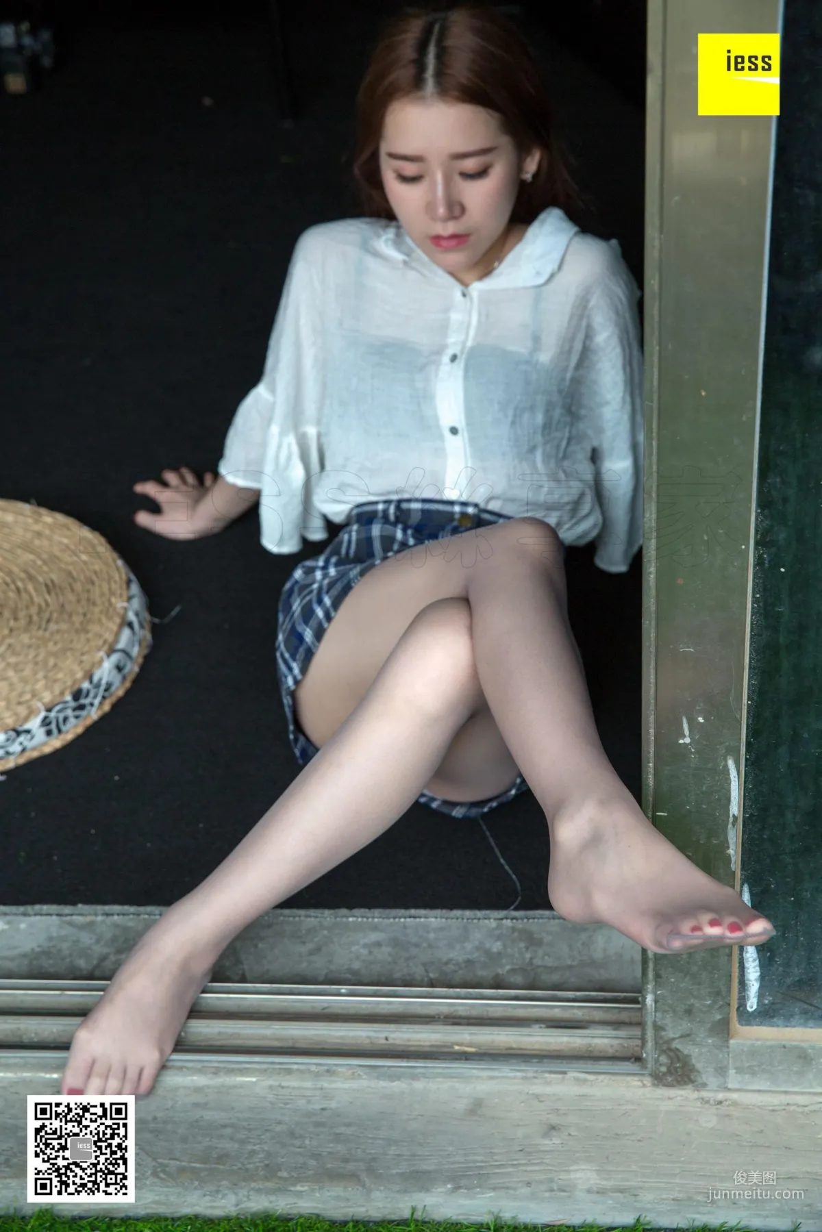 Ming Lijie Foot Model Sister Plays with Gray Stockings [IESS] Silk Enjoyer 266 Photo Set photo 52