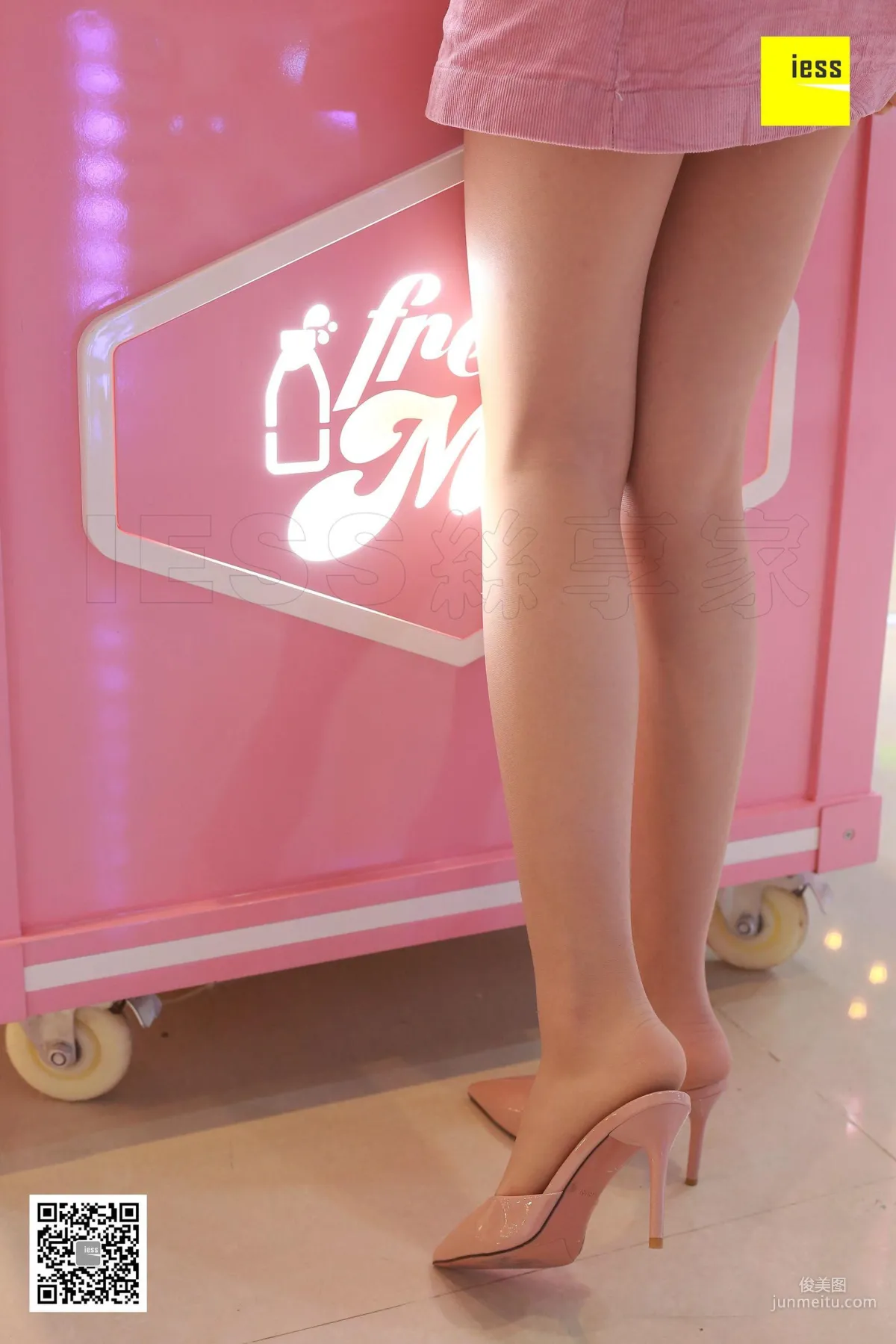 Qi Qi The Girl Playing the Claw Machine [IESS] Silk Enjoyer 272 Photo Set photo 81