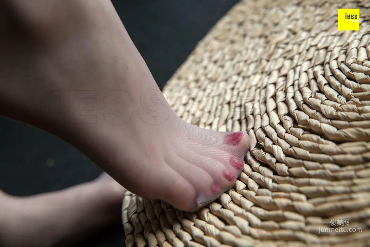 Ming Lijie Foot Model Sister Plays with Gray Stockings [IESS] Silk Enjoyer 266 Photo Set photo 75