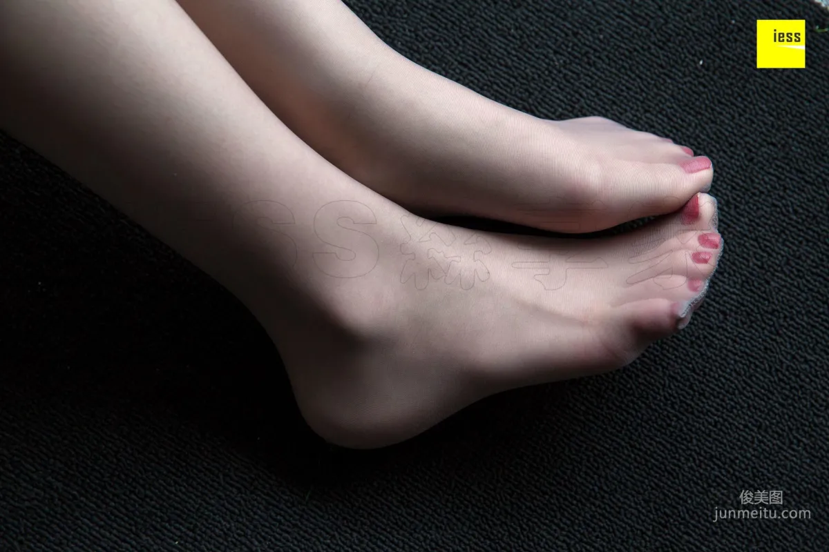 Ming Lijie Foot Model Sister Plays with Gray Stockings [IESS] Silk Enjoyer 266 Photo Set photo 39