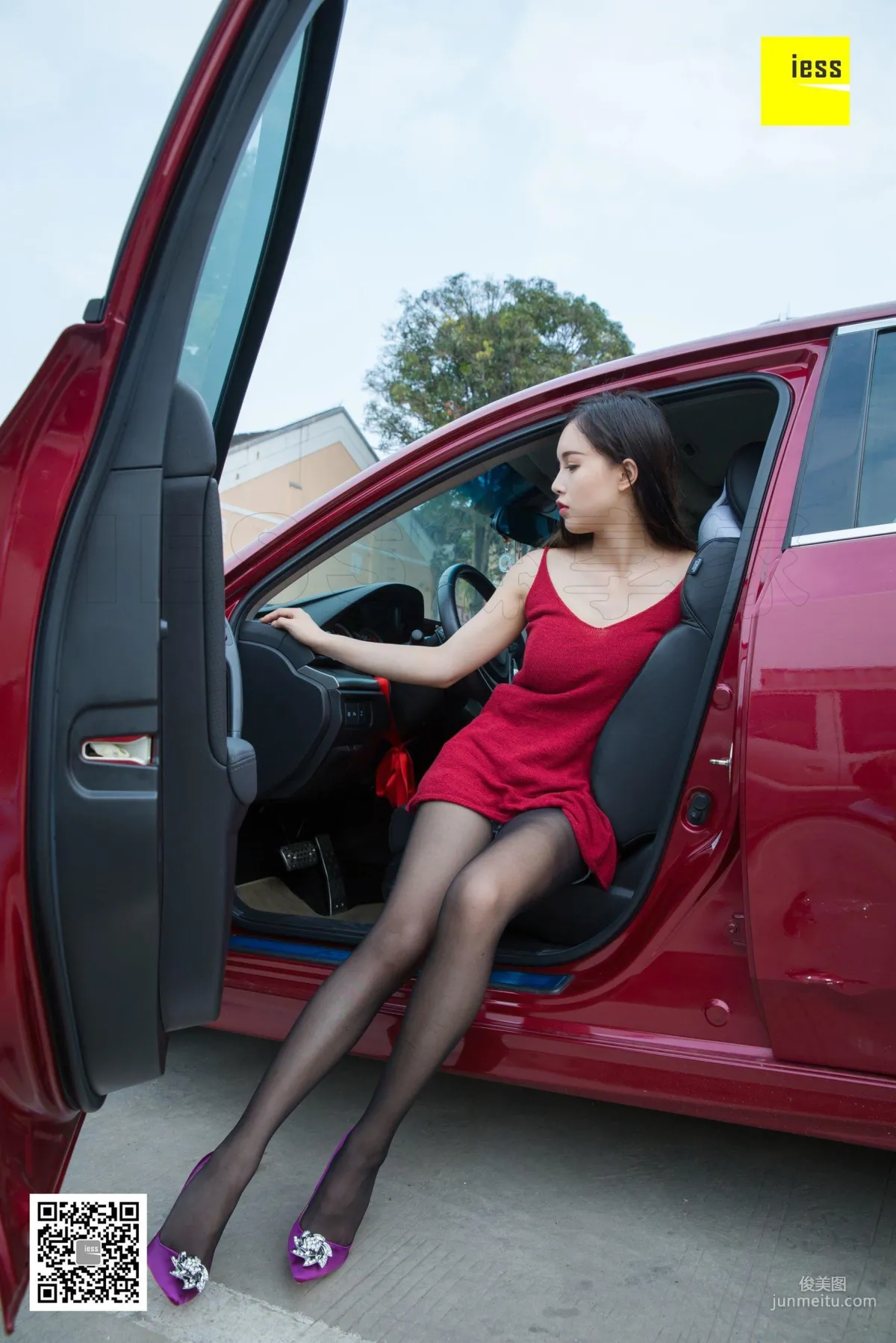 Xiao Yu 《Playing with Black Stockings in a Sports Car》 [IESS] Silk Enjoyer 273 Photo Set photo 26