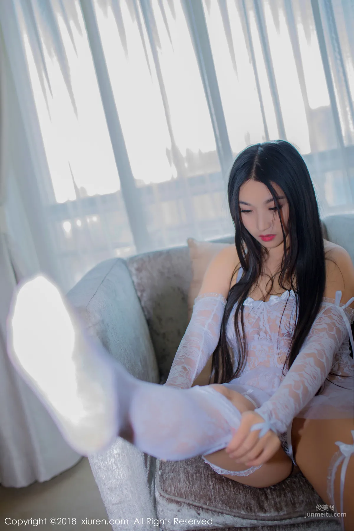 Longnv cool, Plump Breasts and Full Curves Under Lace, [XiuRen] No.1123, Photo Set photo 24
