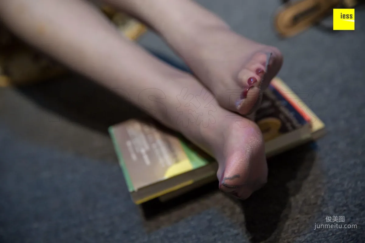 Zi Zi, Zi Zi Invites You to Read Books and Admire Stockings [IESS] Silk Enjoyer 278 Photo Set photo 57