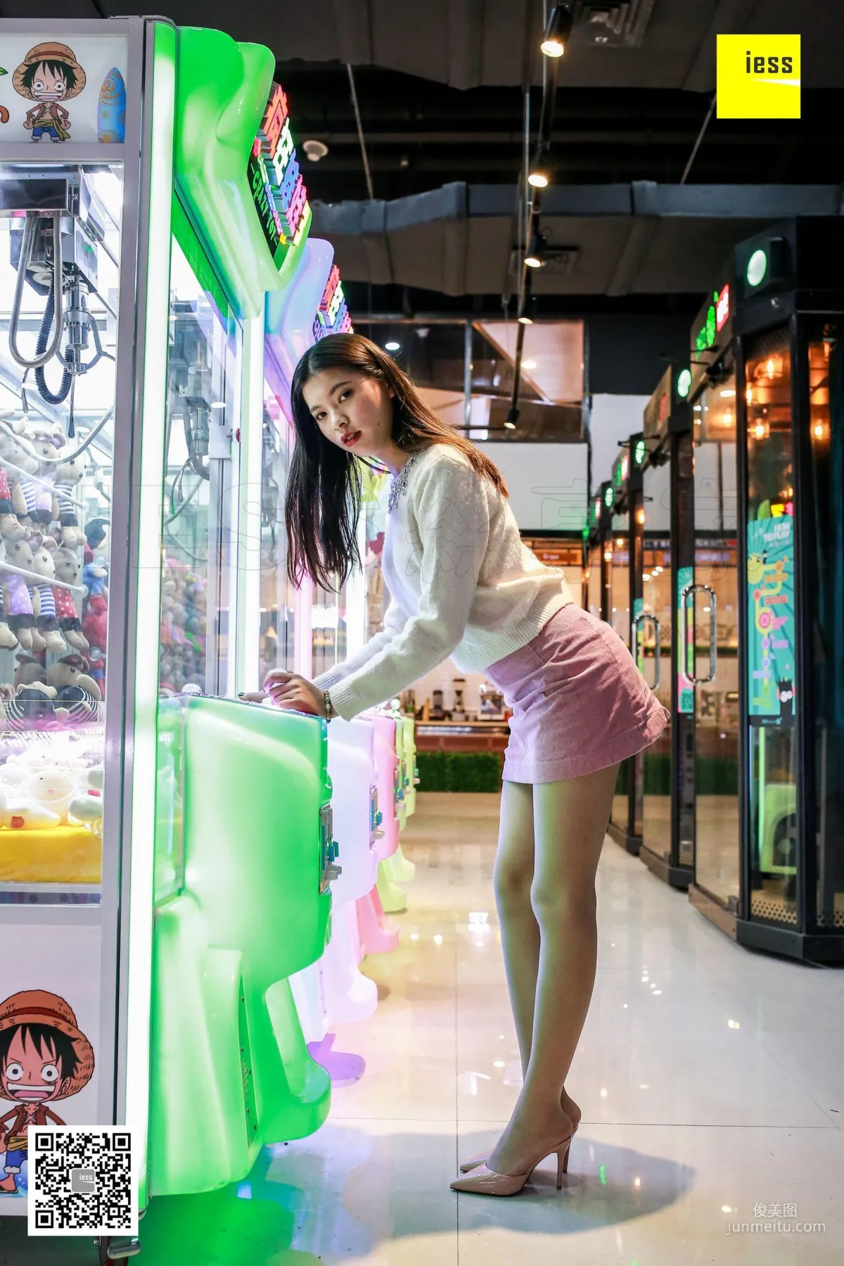 Qi Qi The Girl Playing the Claw Machine [IESS] Silk Enjoyer 272 Photo Set photo 33