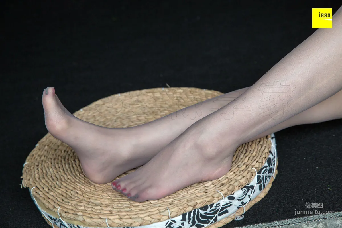 Ming Lijie Foot Model Sister Plays with Gray Stockings [IESS] Silk Enjoyer 266 Photo Set photo 53