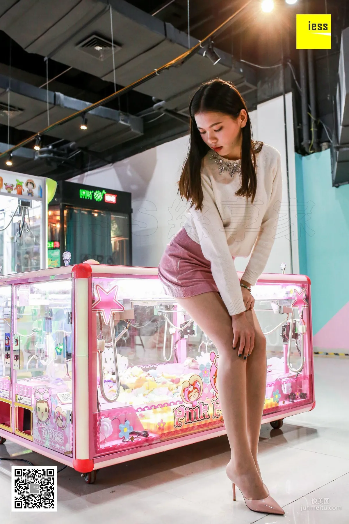 Qi Qi The Girl Playing the Claw Machine [IESS] Silk Enjoyer 272 Photo Set photo 3