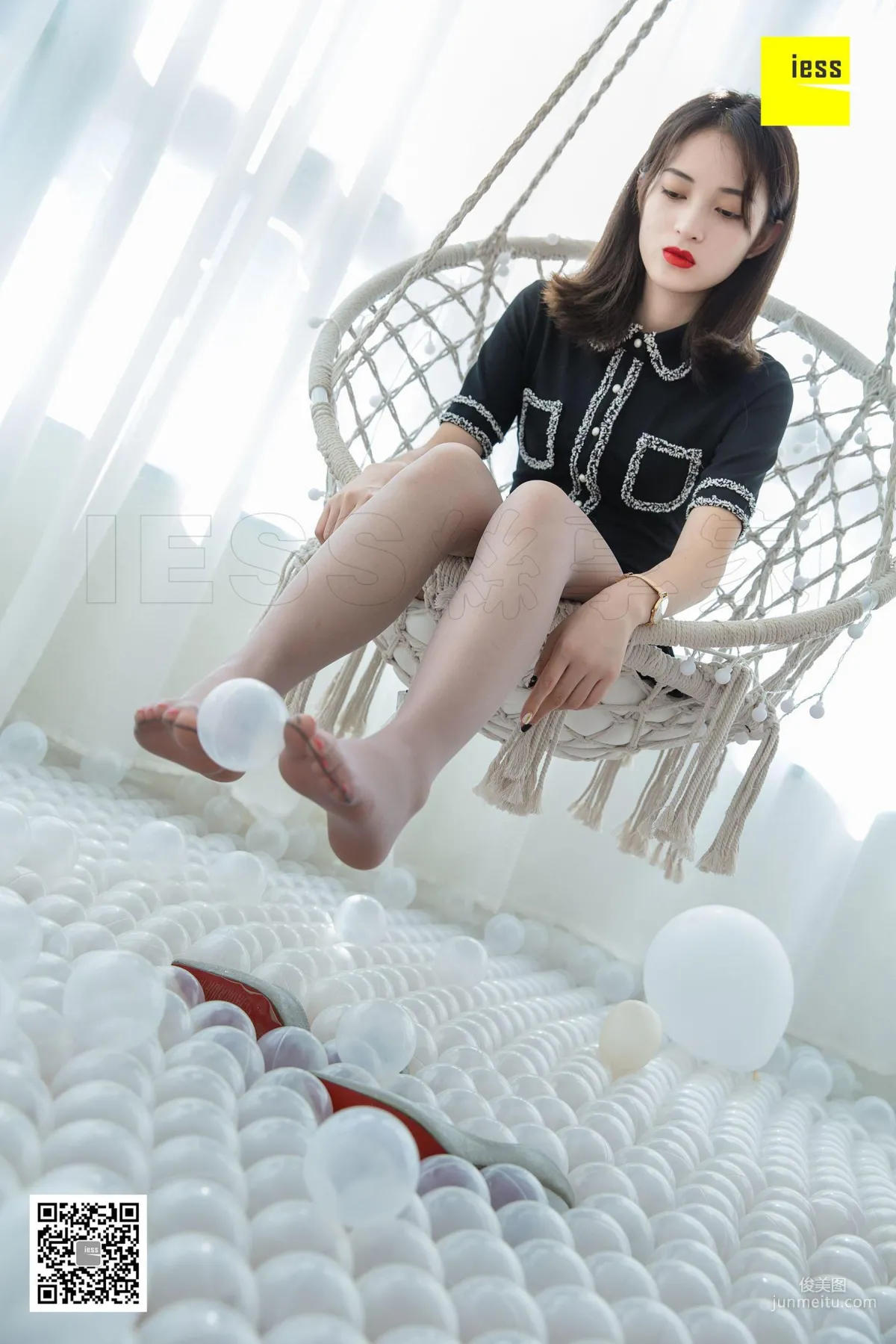 姗姗 《玩个球》[异思趣向IESS] 丝享家291 写真集18