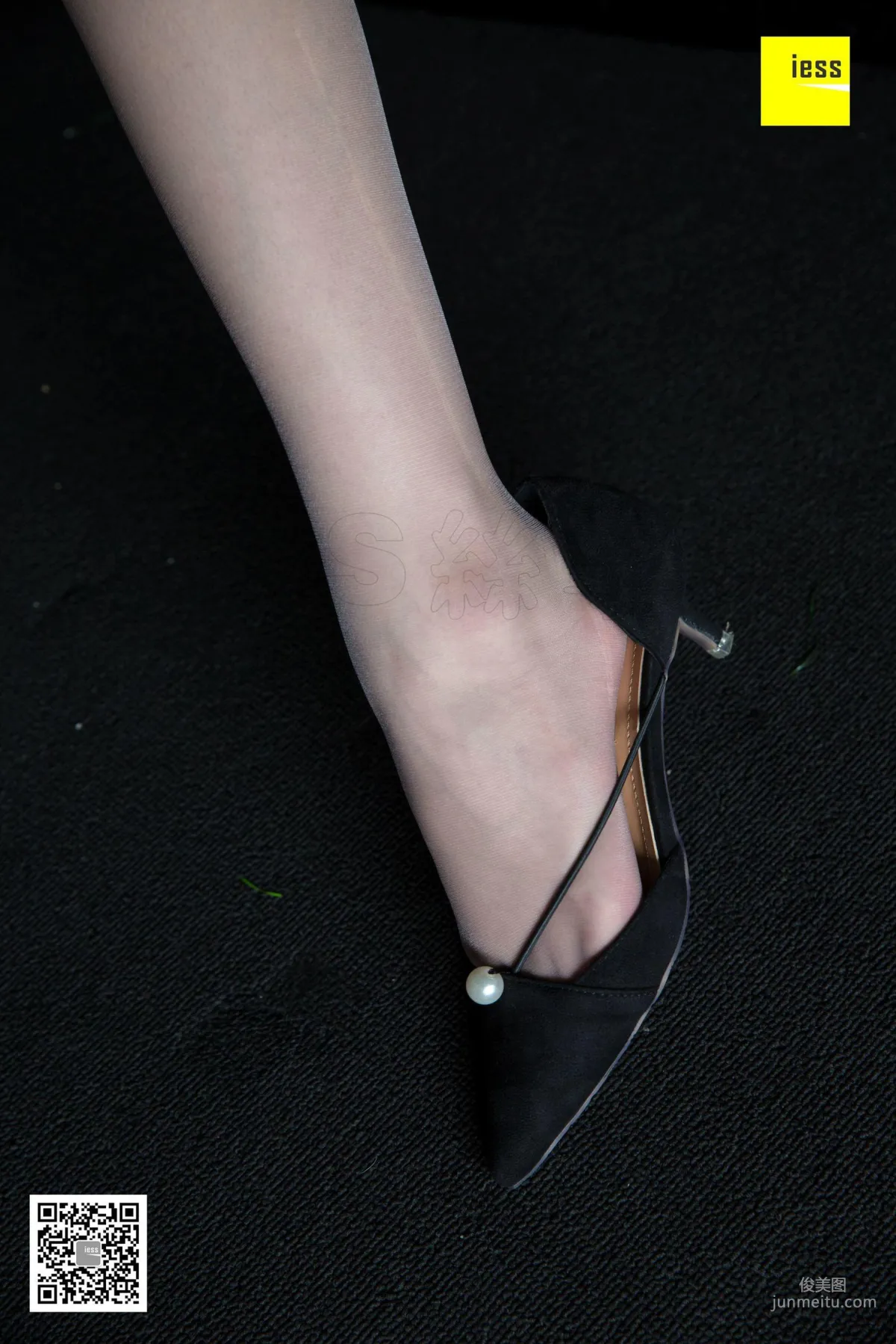 Ming Lijie Foot Model Sister Plays with Gray Stockings [IESS] Silk Enjoyer 266 Photo Set photo 5