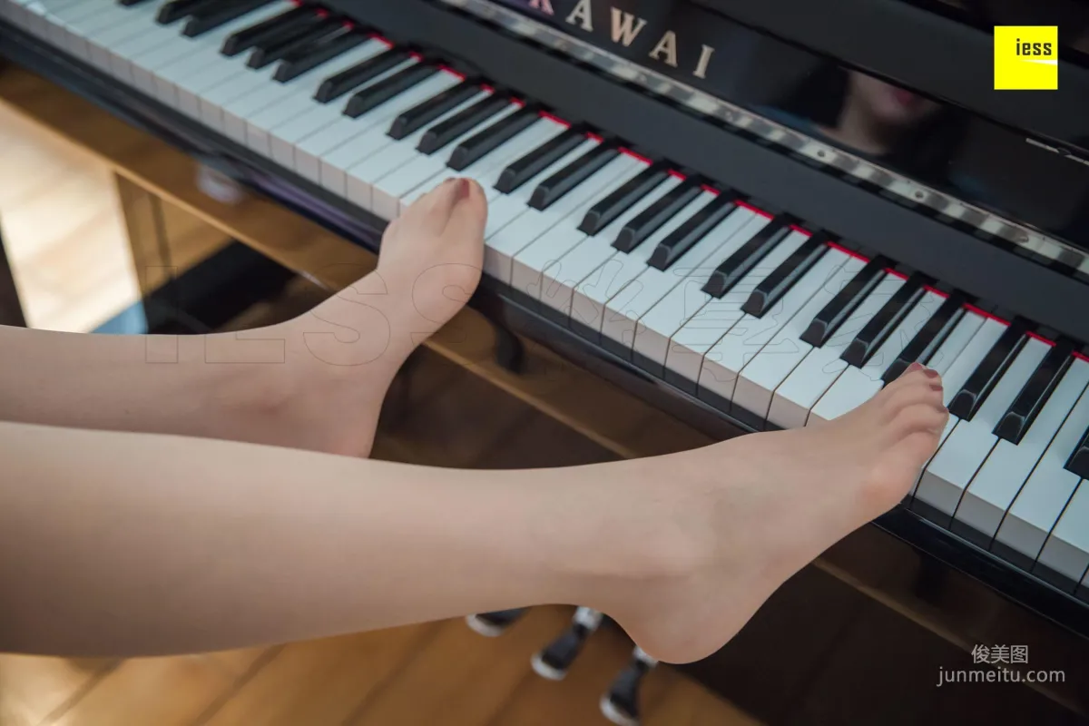 Qi Qi, Beautiful Feet on Black and White Keys [IESS] Silk Enjoyer 279 Photo Set photo 51