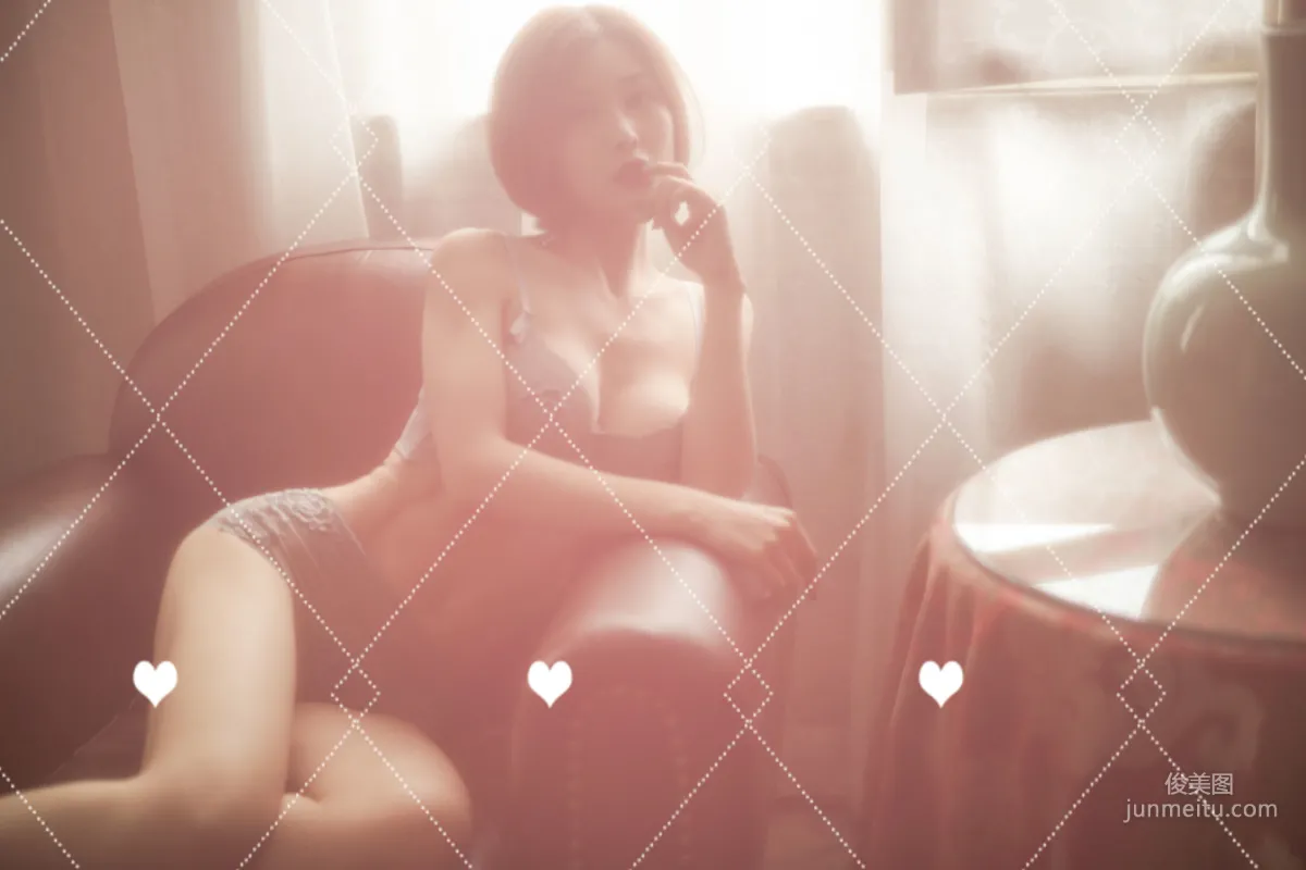 闫盼盼《紫色全屏》写真集9