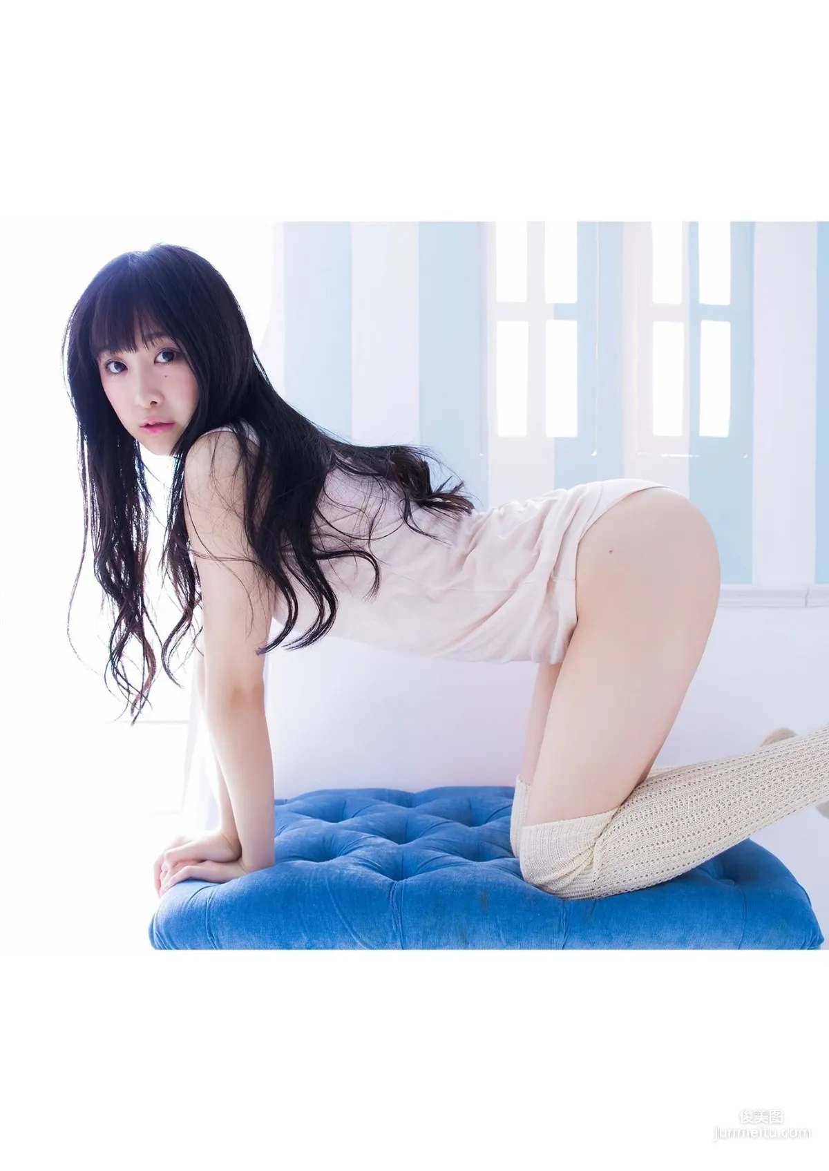 真島なおみ「不思議な少女の秘密の花園」[PB] 写真集25
