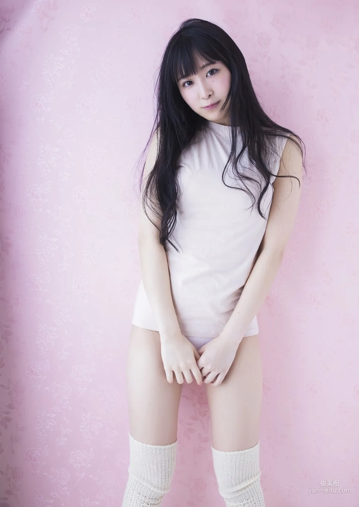 真島なおみ「不思議な少女の秘密の花園」[PB] 写真集19