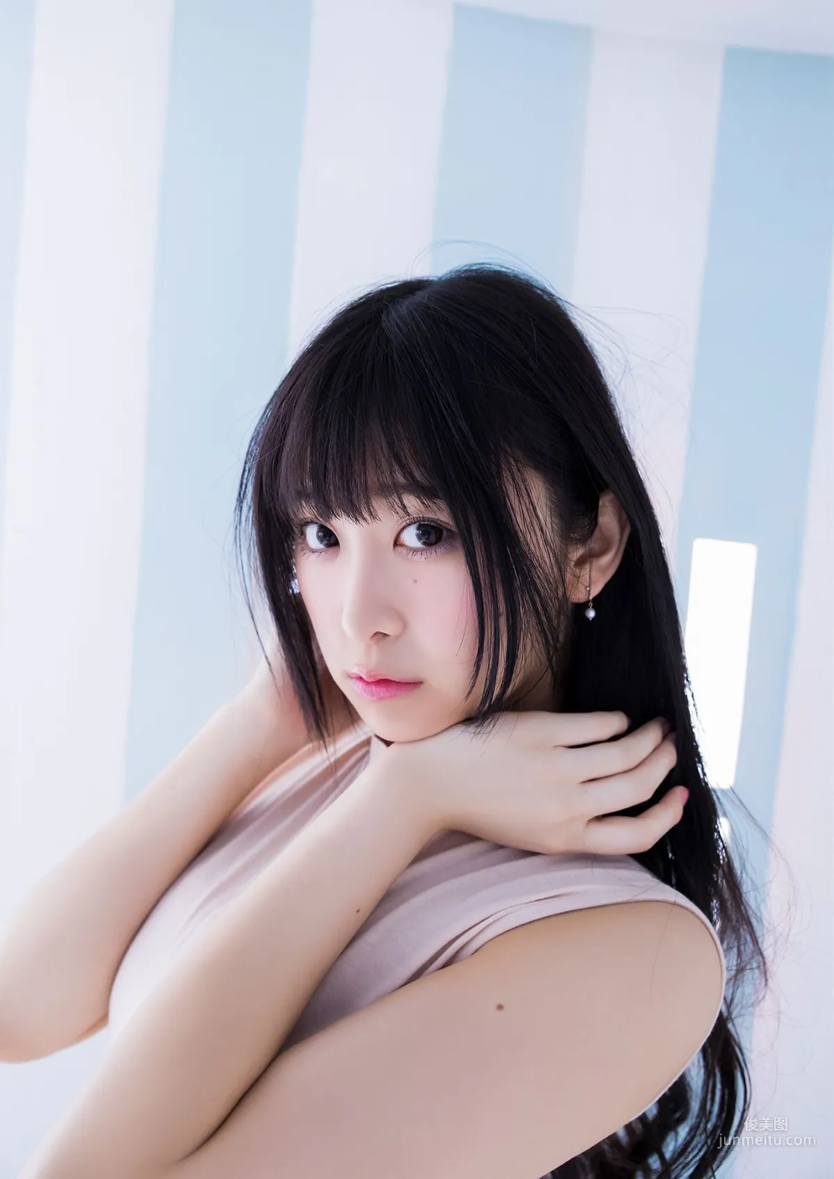 真島なおみ「不思議な少女の秘密の花園」[PB] 写真集22