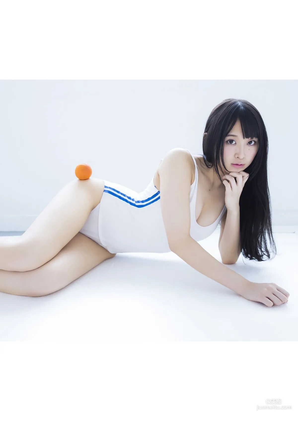 真島なおみ「不思議な少女の秘密の花園」[PB] 写真集26