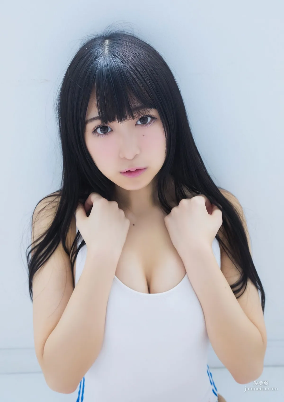 真島なおみ「不思議な少女の秘密の花園」[PB] 写真集28