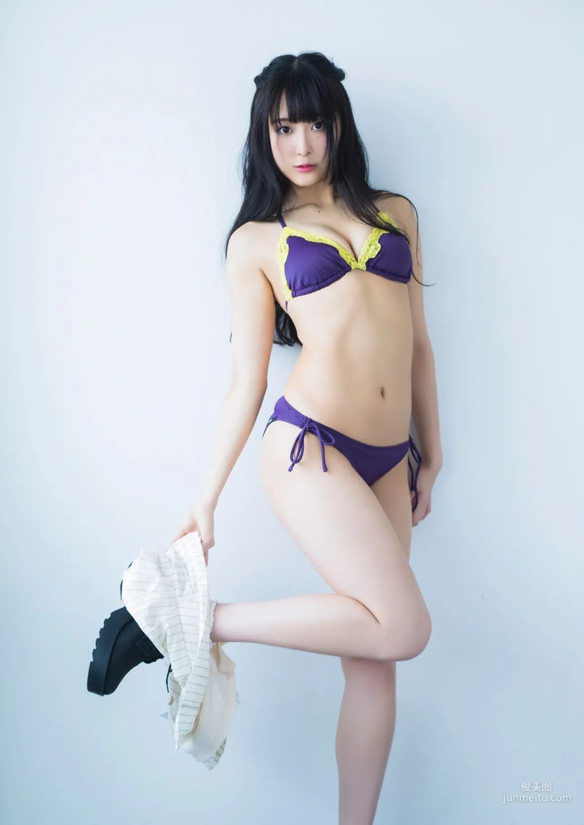 真島なおみ「不思議な少女の秘密の花園」[PB] 写真集6
