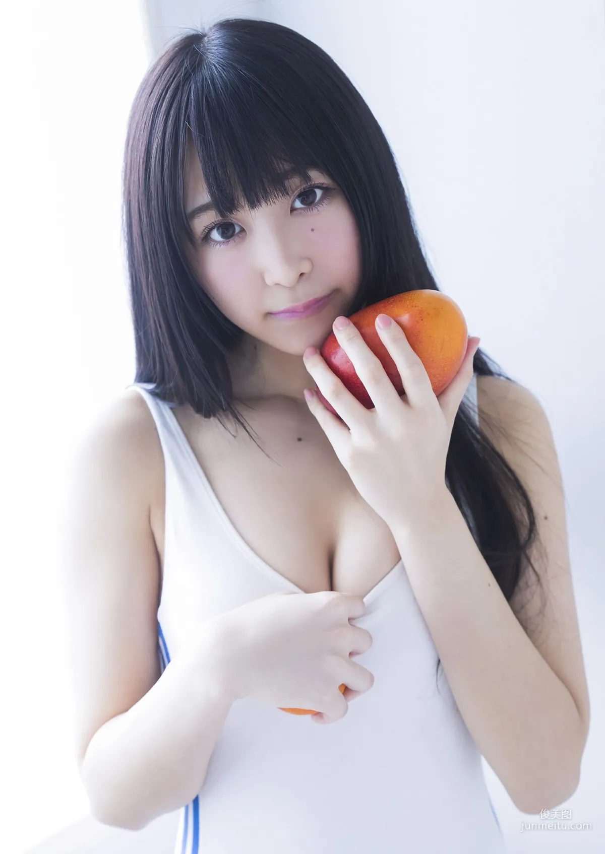真島なおみ「不思議な少女の秘密の花園」[PB] 写真集29