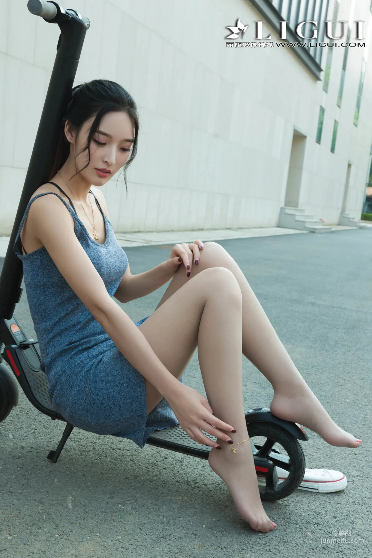 Xuegao Dress + Sneakers Legs and Feet [Ligui] Photo Set photo 38