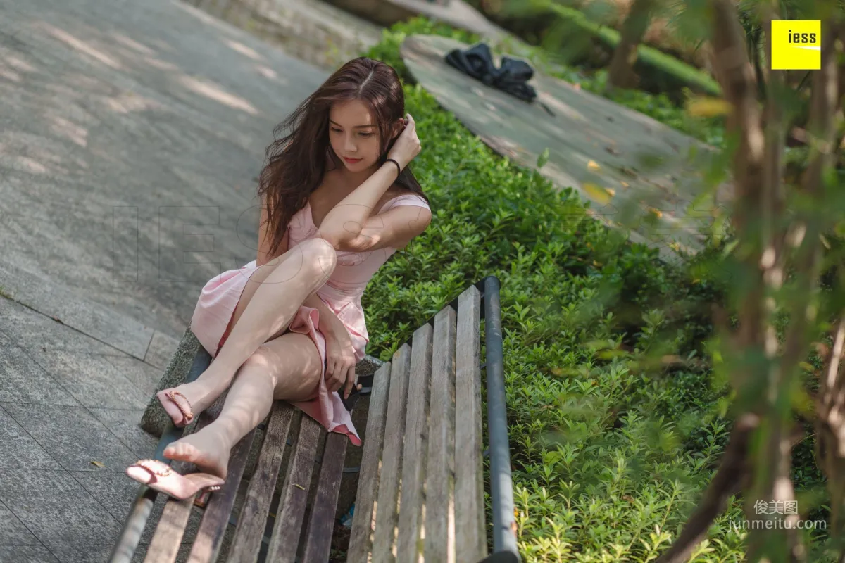 Xiao Yu, Xiao Yu's Sunbath in the Park [IESS] Silk Enjoyer 315, Beautiful Legs Photo Set photo 38