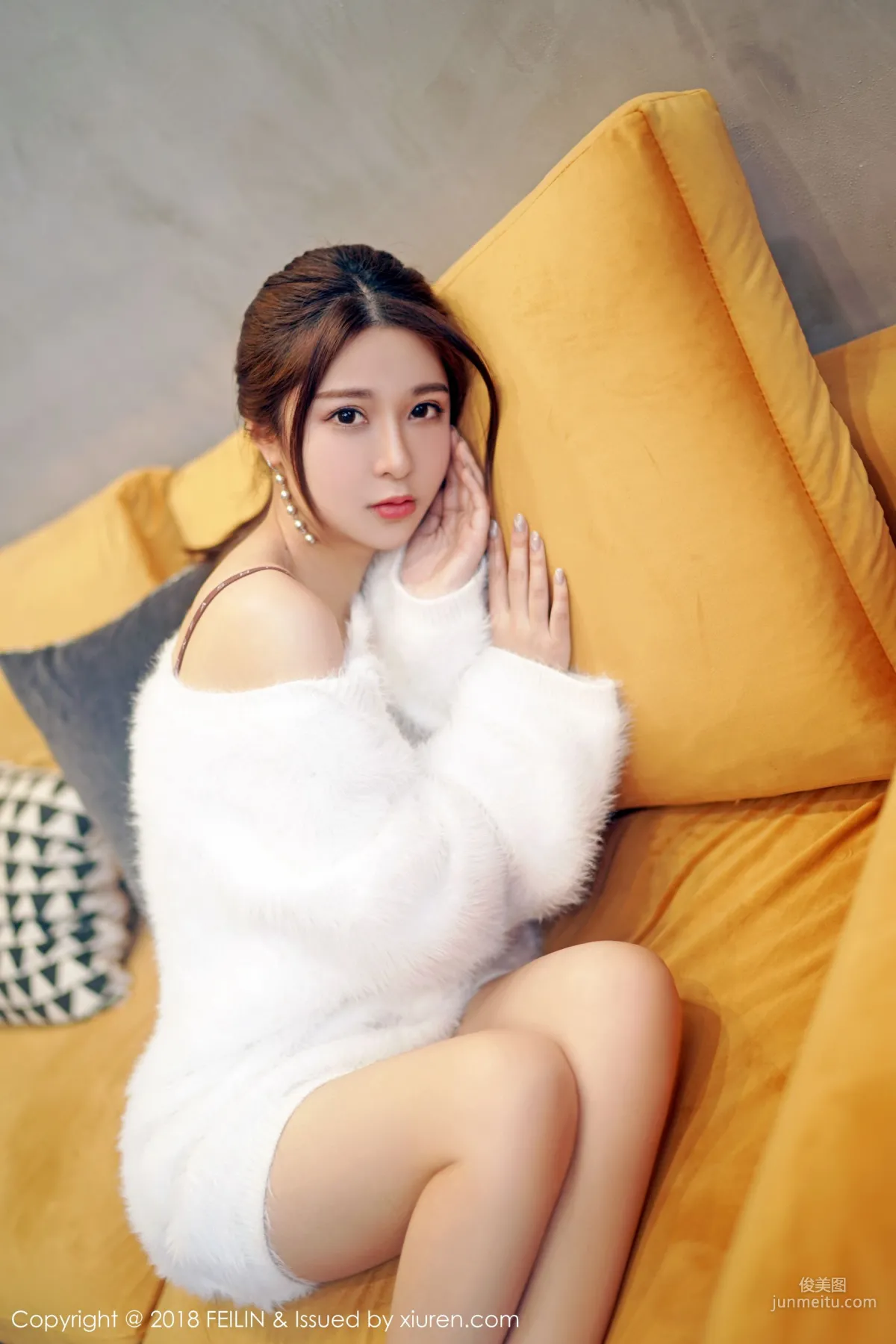 luna Zhang Jingyan, Fur and Beautiful Legs Goddess [FeiLin] VOL.165 Photo Set photo 34