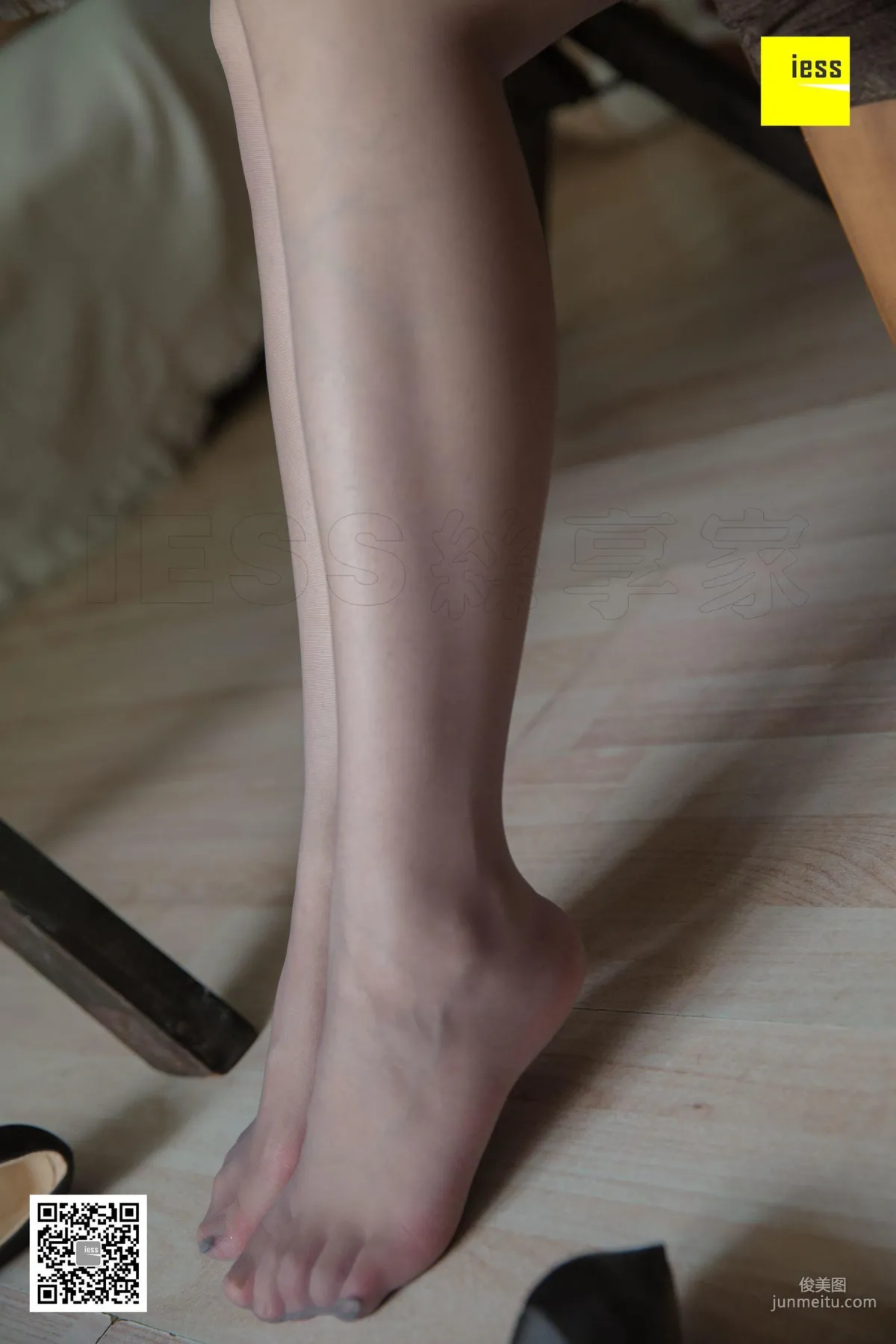 Wen Xin, Big Bear Also Likes Gray Stockings, [IESS] Silk Enjoyer 301 Beautiful Legs and Silk Feet Photo Set photo 19