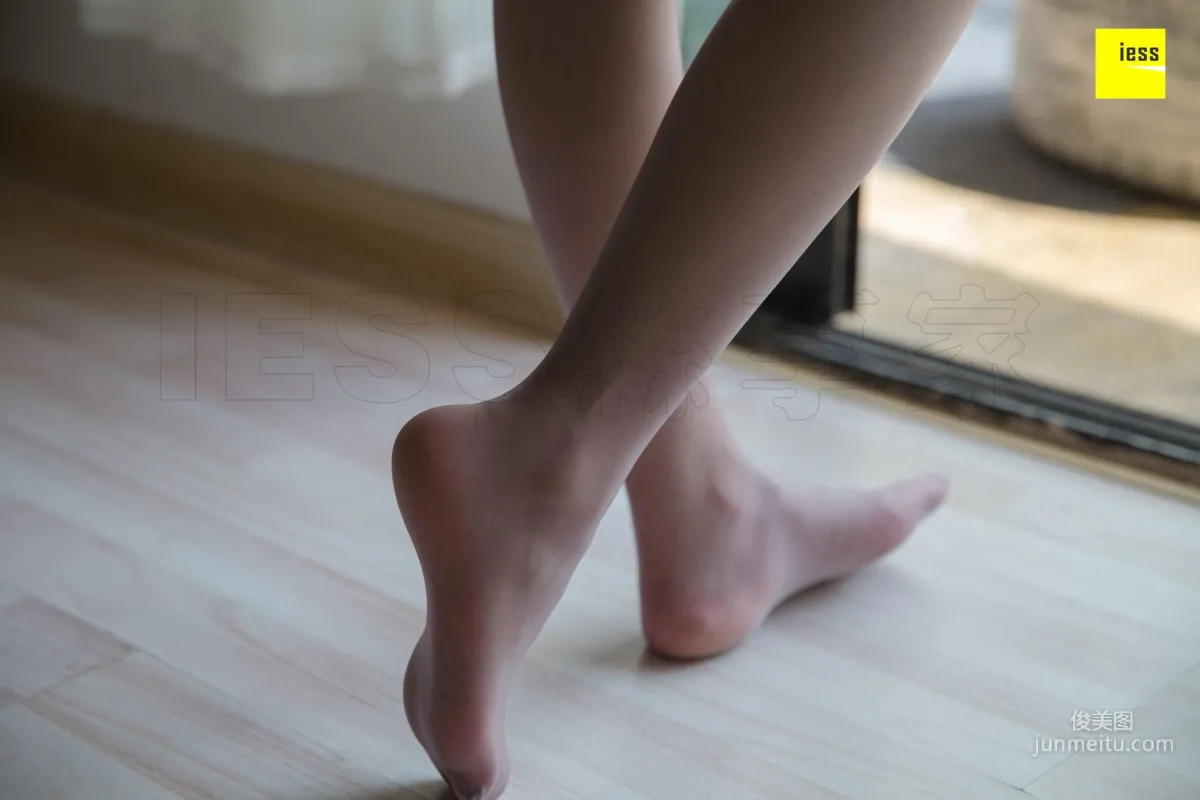 Wen Xin, Big Bear Also Likes Gray Stockings, [IESS] Silk Enjoyer 301 Beautiful Legs and Silk Feet Photo Set photo 16