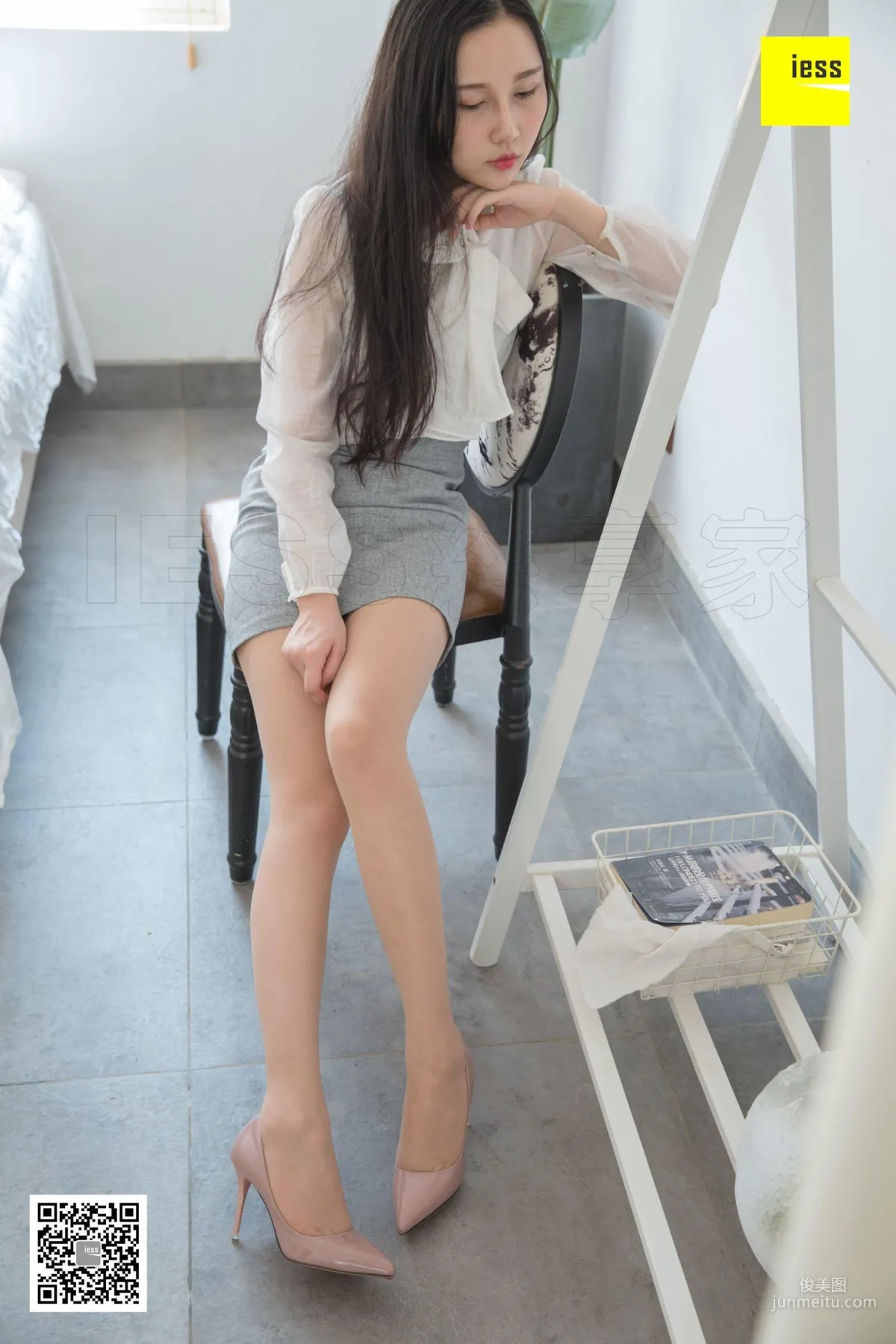 Wen Xin Slightly Raised Curves [IESS] Silk Enjoyer 311 Beautiful Legs and Feet Photo Set photo 19
