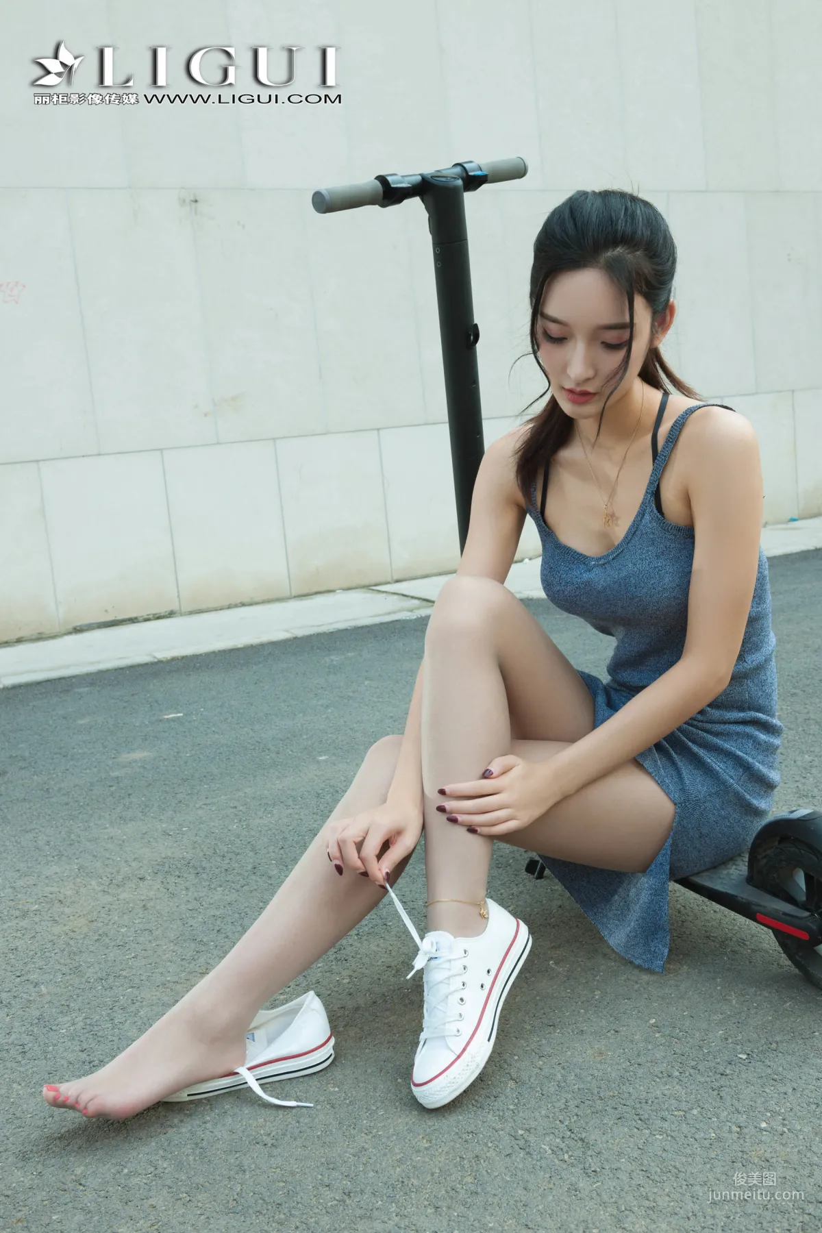 Xuegao Dress + Sneakers Legs and Feet [Ligui] Photo Set photo 16