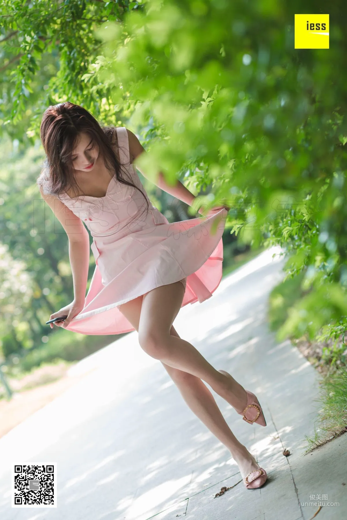 Xiao Yu, Xiao Yu's Sunbath in the Park [IESS] Silk Enjoyer 315, Beautiful Legs Photo Set photo 52