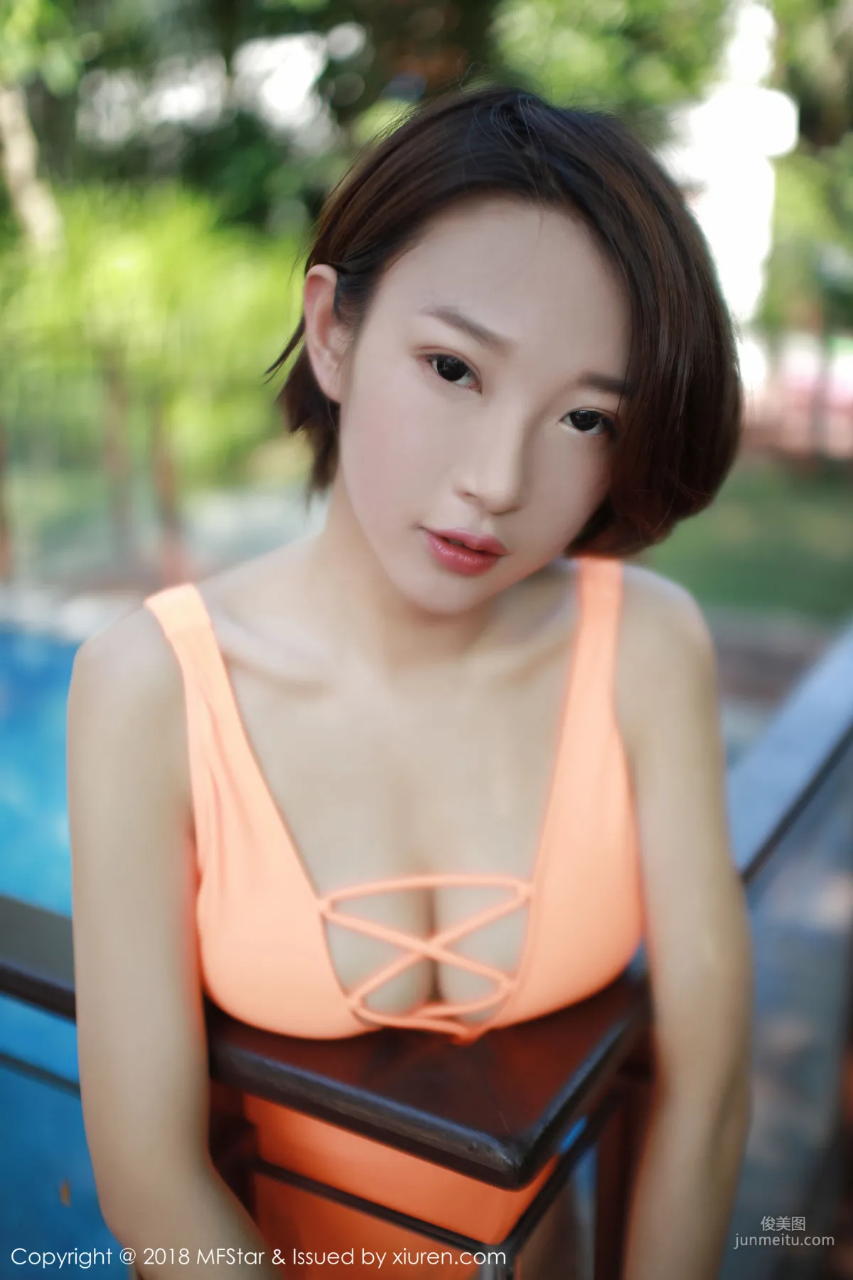 Lizi Riz Pool Wet Body Allure and Sexy Lingerie [MFStar] Vol.142 Photo Set photo 25