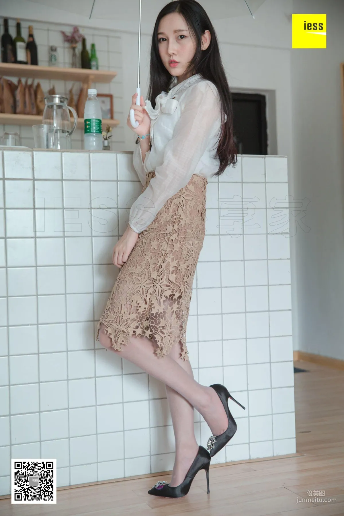 Wen Xin, Big Bear Also Likes Gray Stockings, [IESS] Silk Enjoyer 301 Beautiful Legs and Silk Feet Photo Set photo 65