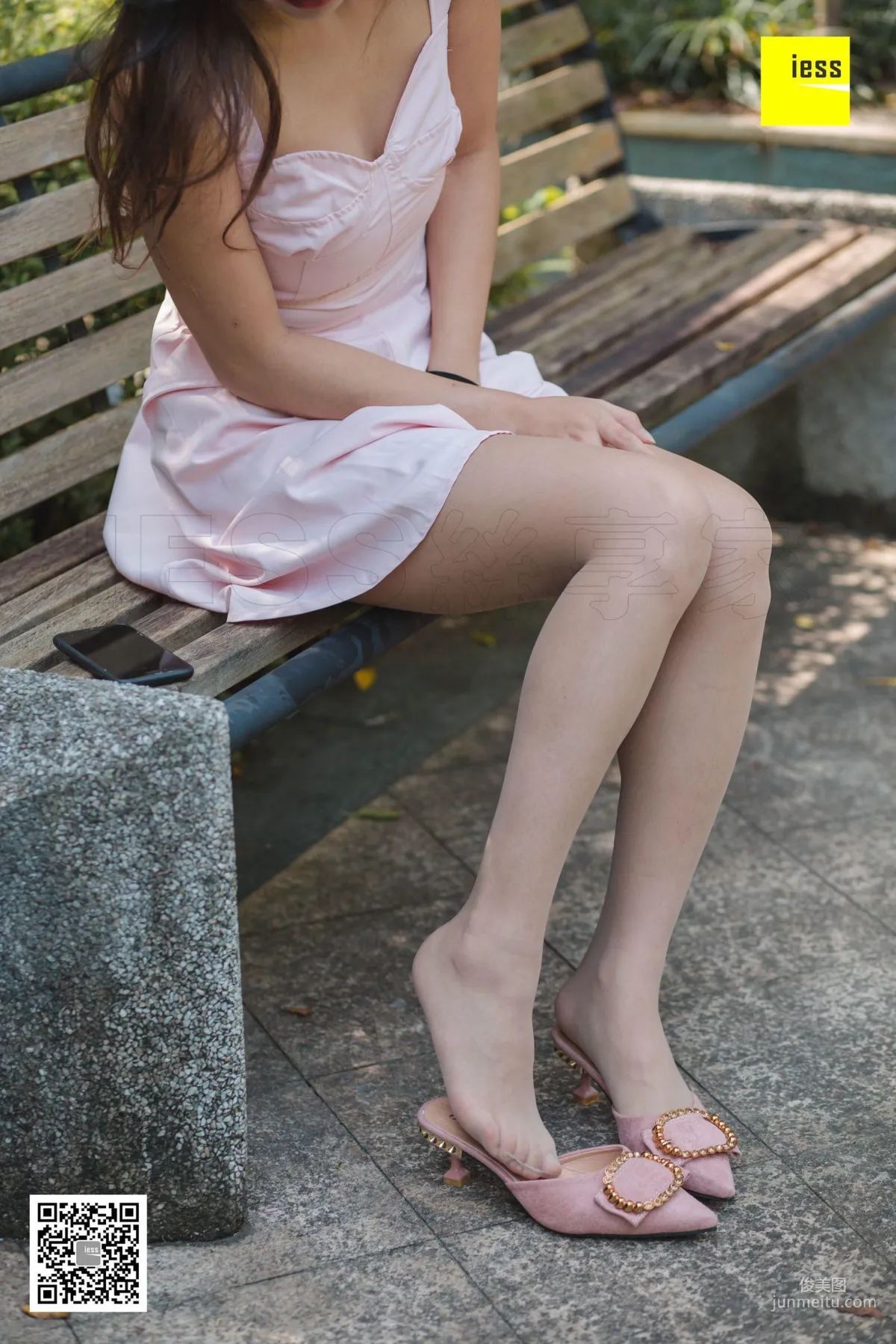 Xiao Yu, Xiao Yu's Sunbath in the Park [IESS] Silk Enjoyer 315, Beautiful Legs Photo Set photo 7