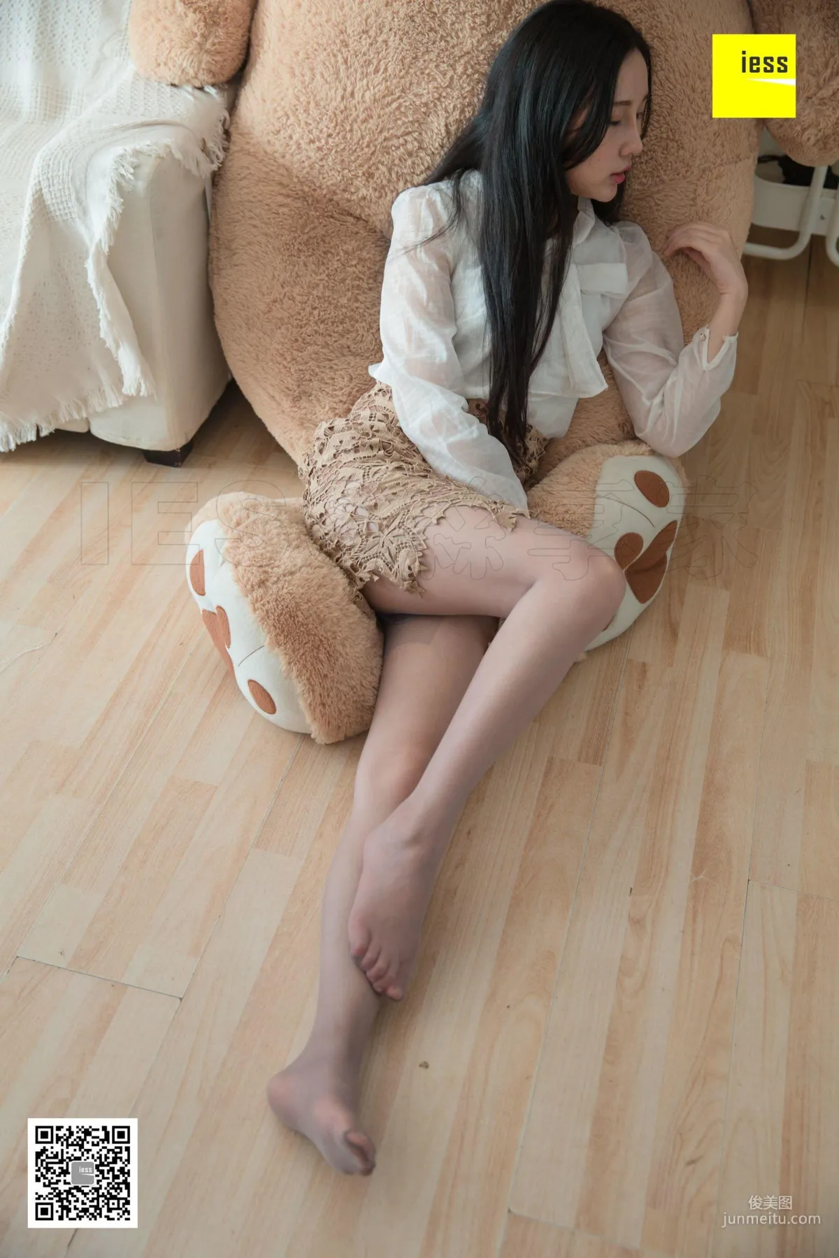 Wen Xin, Big Bear Also Likes Gray Stockings, [IESS] Silk Enjoyer 301 Beautiful Legs and Silk Feet Photo Set photo 32