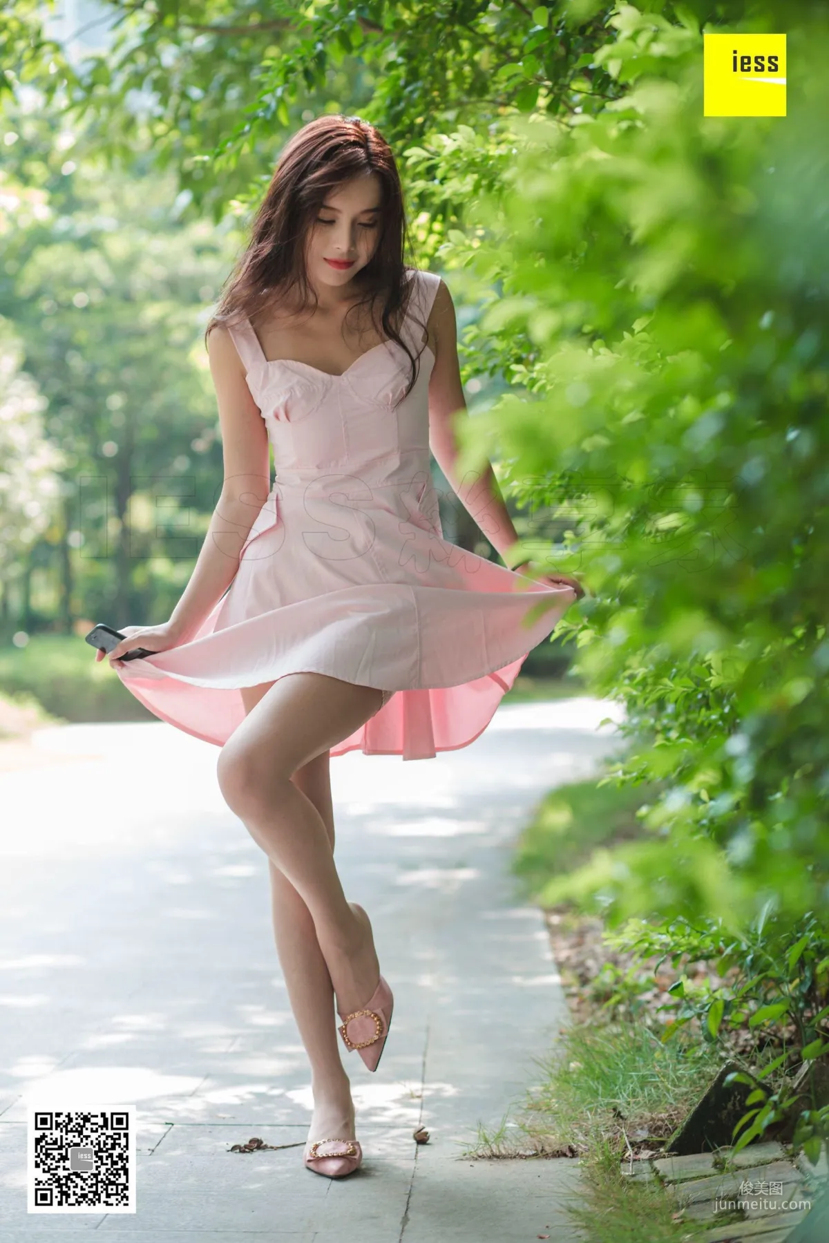 Xiao Yu, Xiao Yu's Sunbath in the Park [IESS] Silk Enjoyer 315, Beautiful Legs Photo Set photo 54