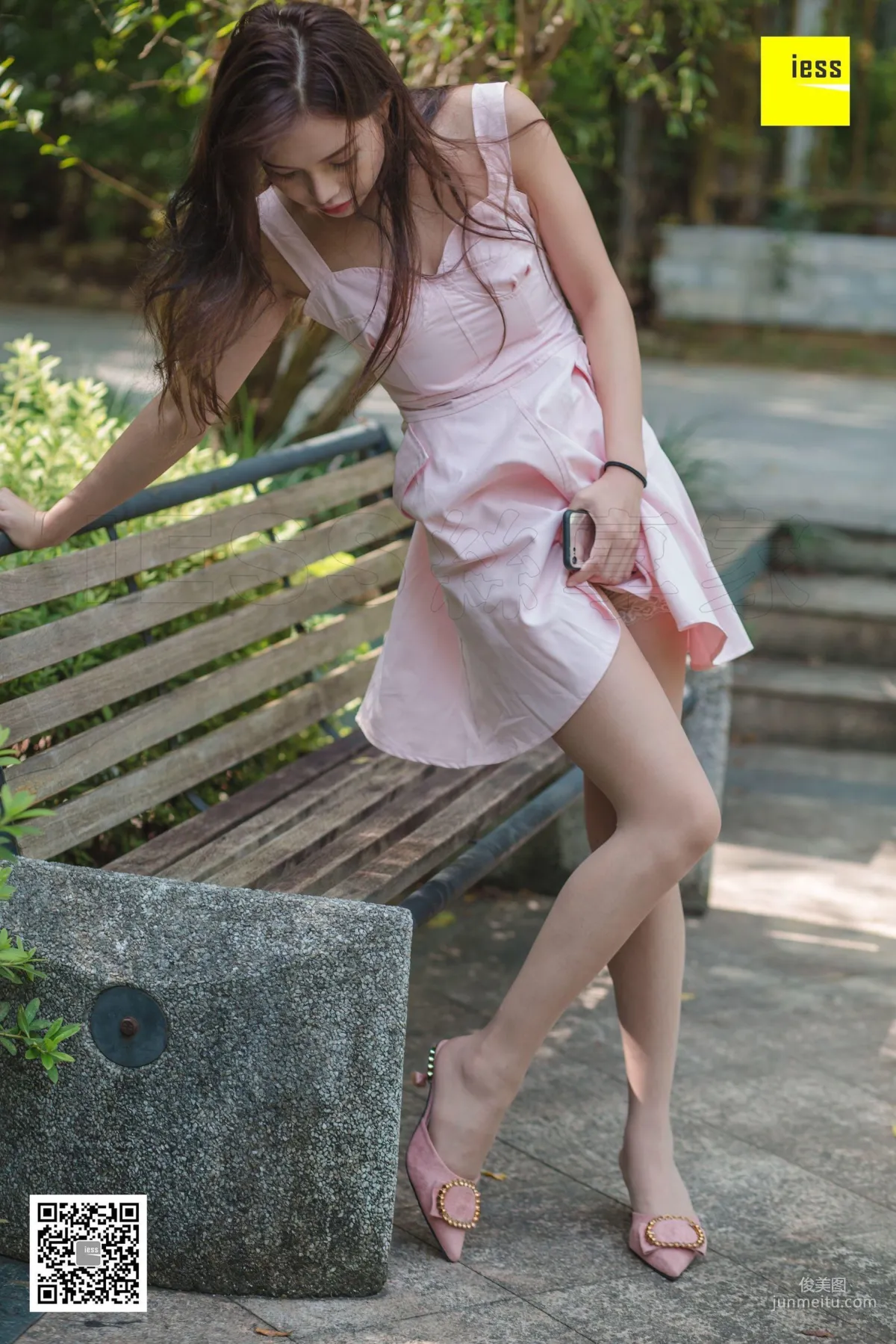 Xiao Yu, Xiao Yu's Sunbath in the Park [IESS] Silk Enjoyer 315, Beautiful Legs Photo Set photo 19