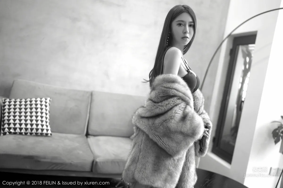 luna Zhang Jingyan, Fur and Beautiful Legs Goddess [FeiLin] VOL.165 Photo Set photo 20