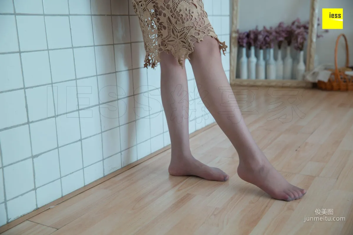 Wen Xin, Big Bear Also Likes Gray Stockings, [IESS] Silk Enjoyer 301 Beautiful Legs and Silk Feet Photo Set photo 44