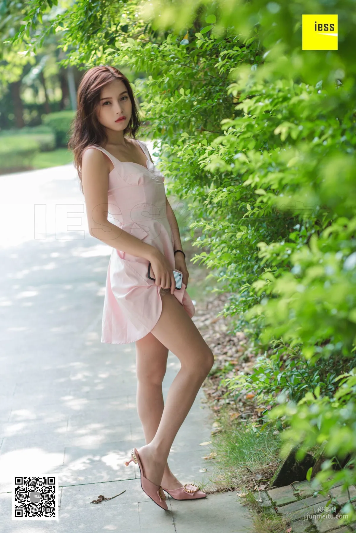 Xiao Yu, Xiao Yu's Sunbath in the Park [IESS] Silk Enjoyer 315, Beautiful Legs Photo Set photo 46
