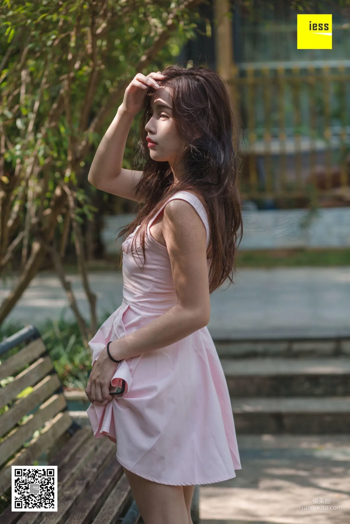 Xiao Yu, Xiao Yu's Sunbath in the Park [IESS] Silk Enjoyer 315, Beautiful Legs Photo Set photo 25