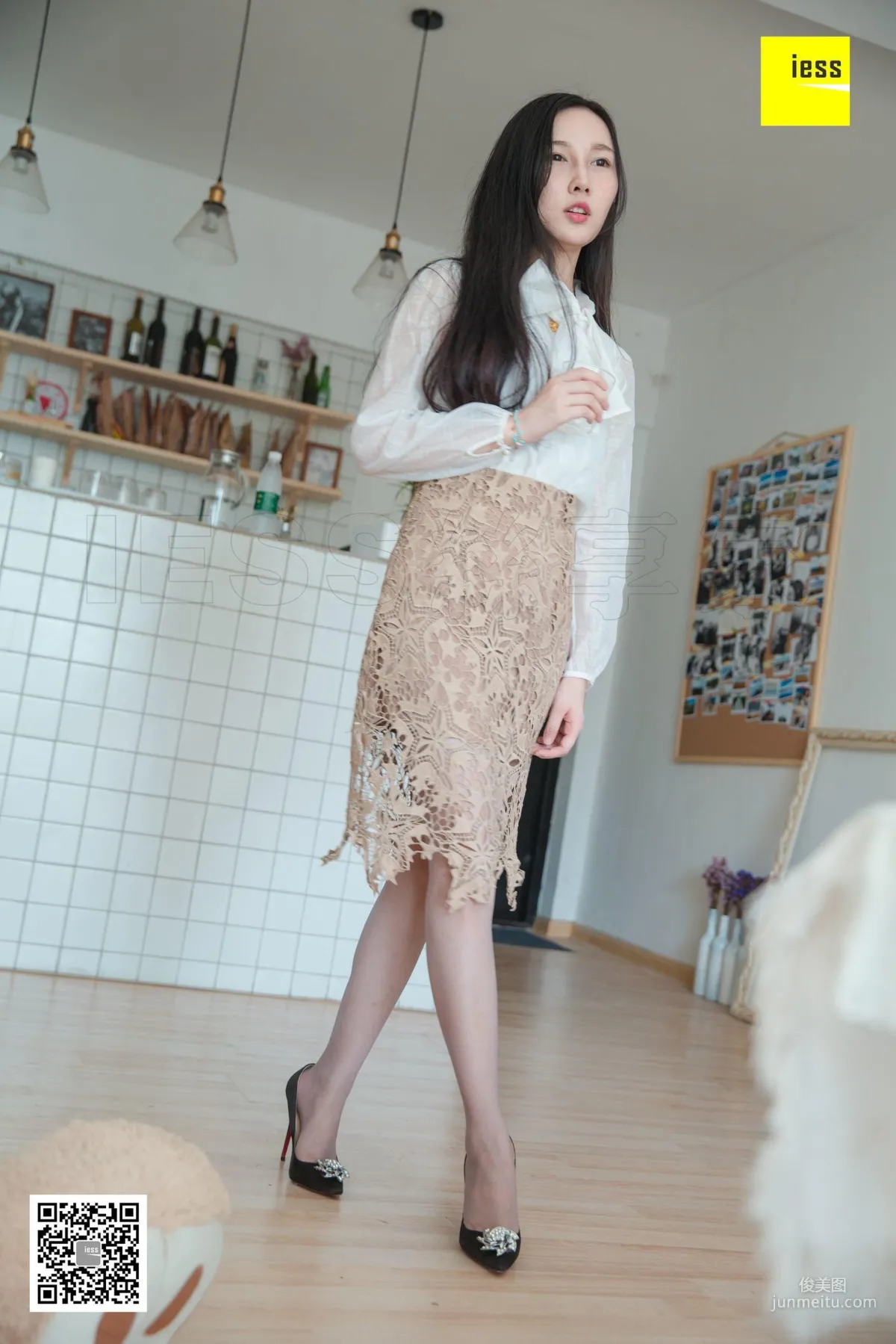 Wen Xin, Big Bear Also Likes Gray Stockings, [IESS] Silk Enjoyer 301 Beautiful Legs and Silk Feet Photo Set photo 50
