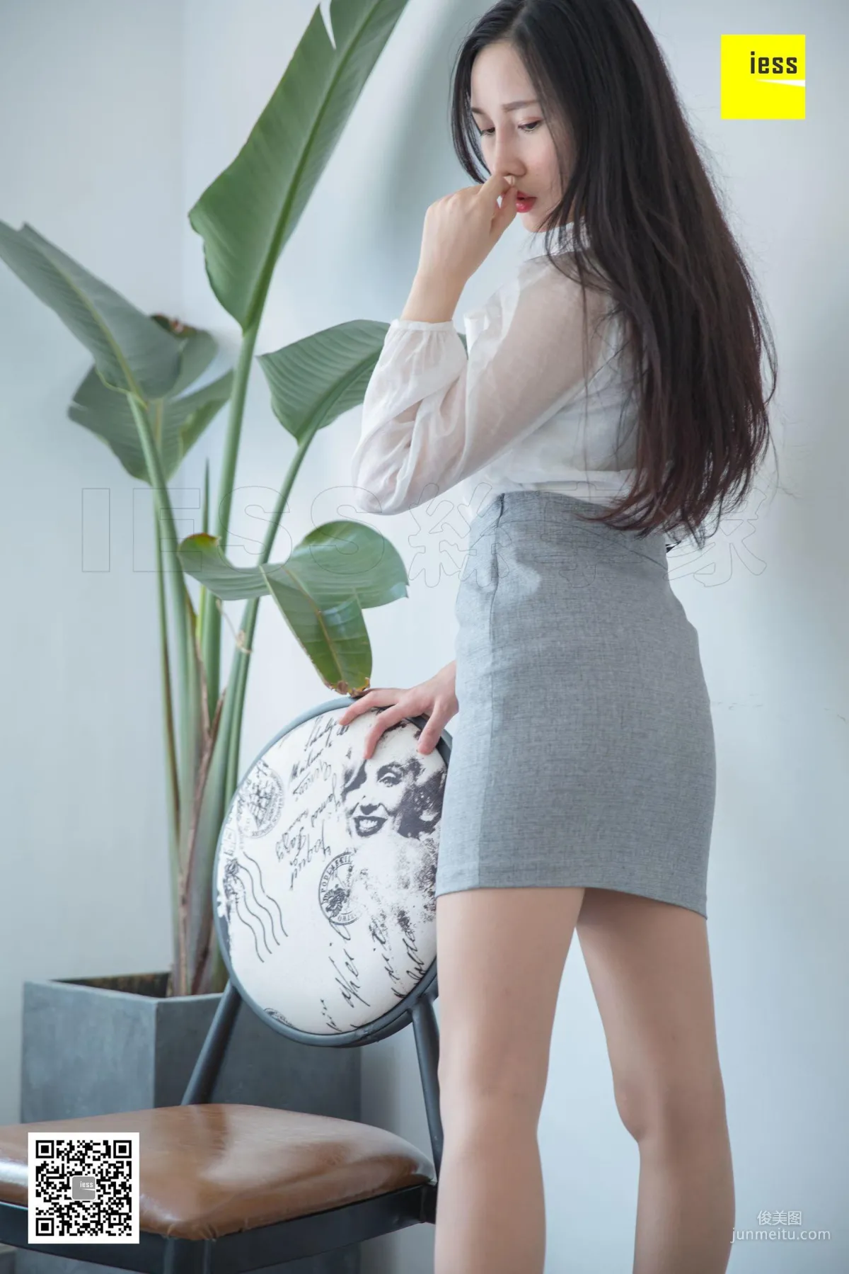 Wen Xin Slightly Raised Curves [IESS] Silk Enjoyer 311 Beautiful Legs and Feet Photo Set photo 23
