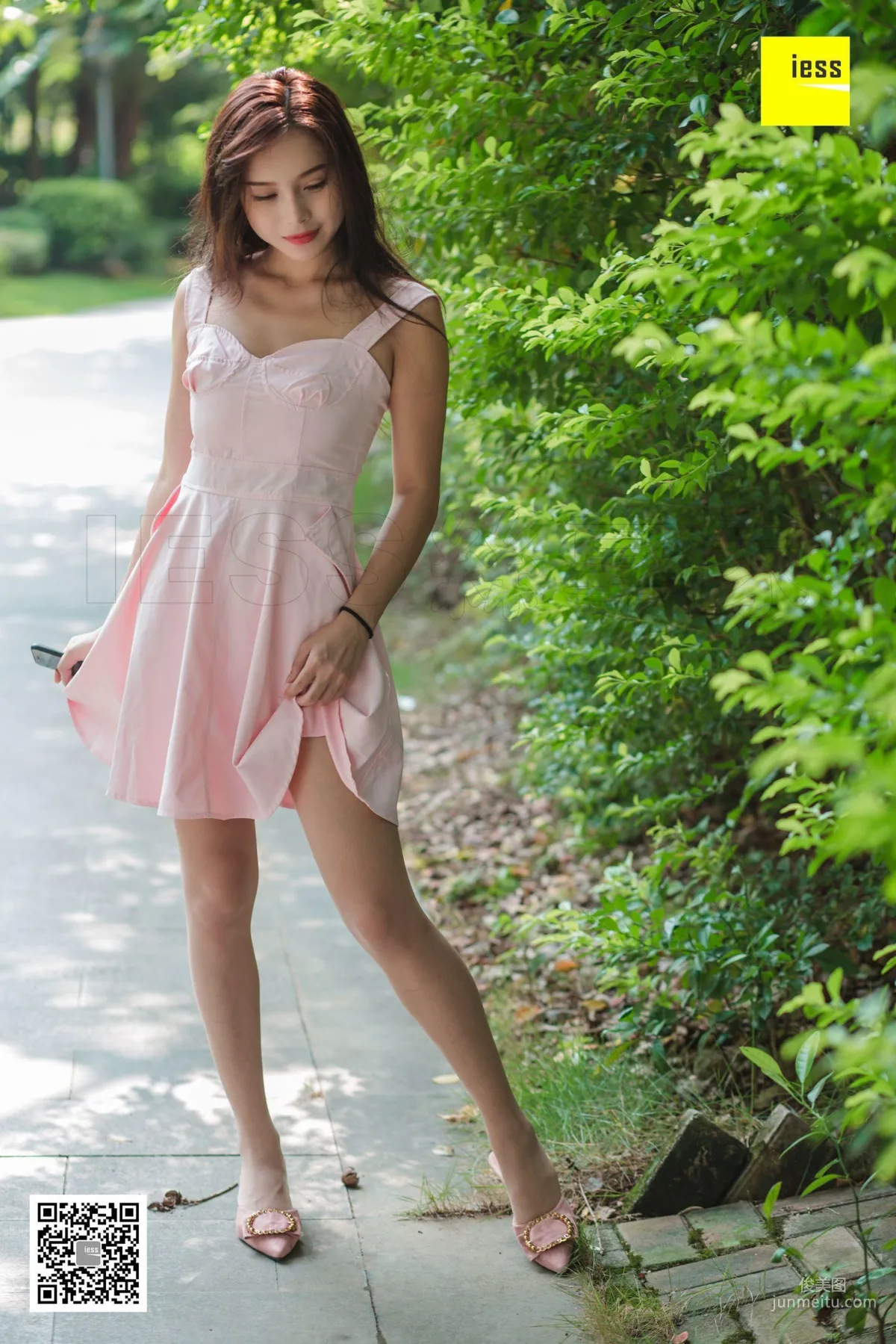 Xiao Yu, Xiao Yu's Sunbath in the Park [IESS] Silk Enjoyer 315, Beautiful Legs Photo Set photo 50