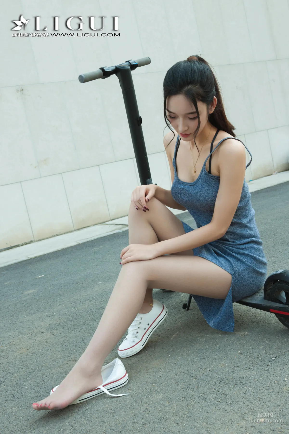 Xuegao Dress + Sneakers Legs and Feet [Ligui] Photo Set photo 13