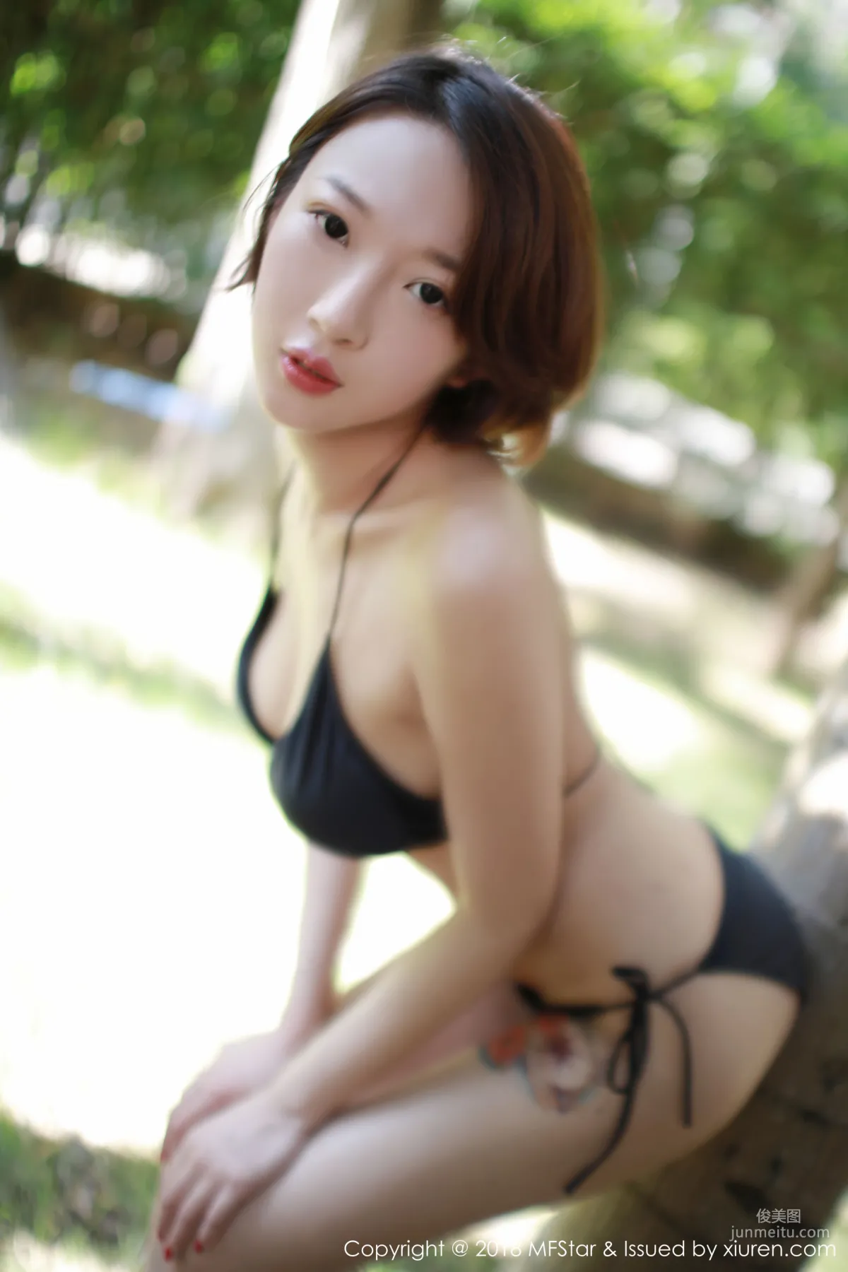 Lizi Riz Pool Wet Body Allure and Sexy Lingerie [MFStar] Vol.142 Photo Set photo 27