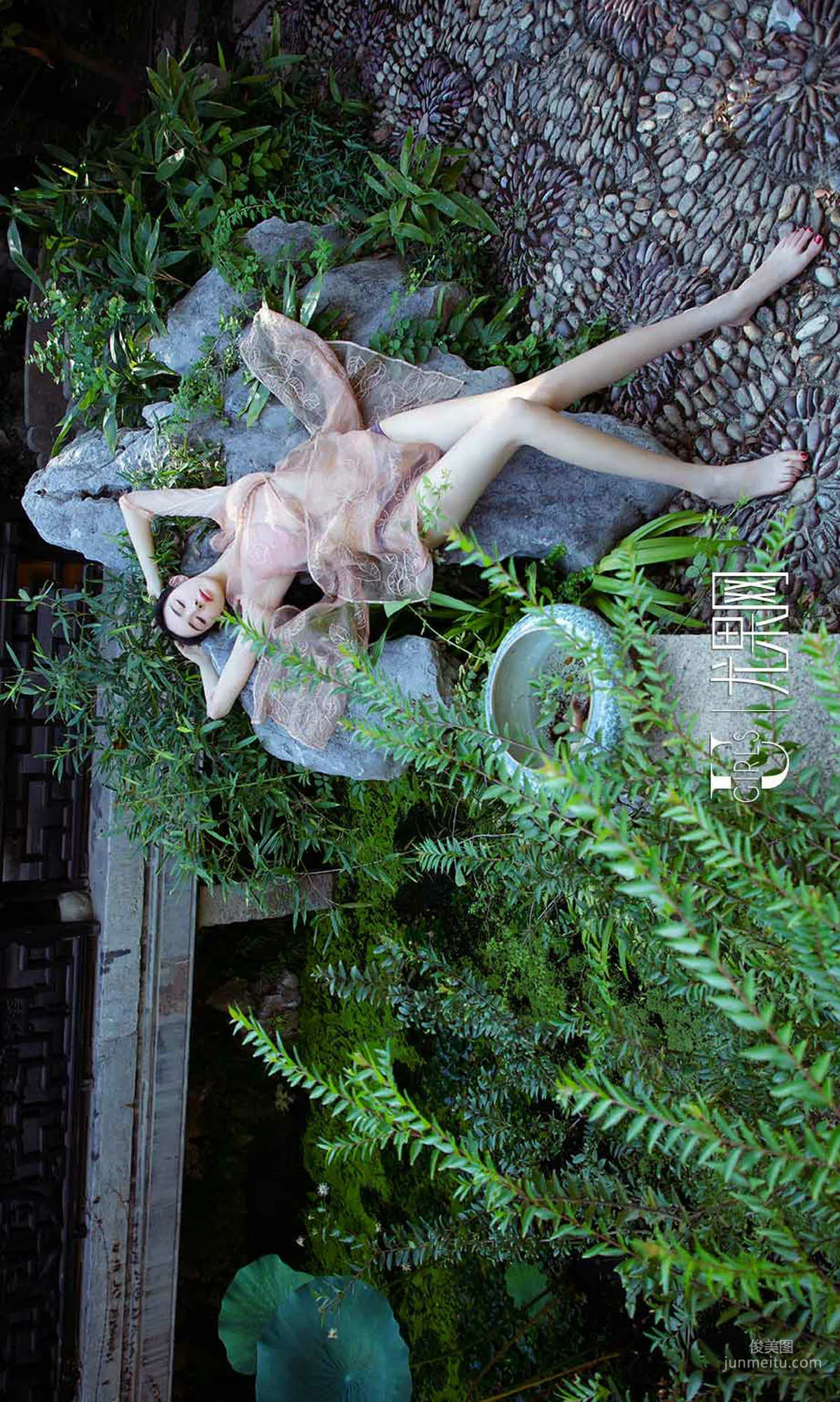 萌琪琪《庭院深處》 [尤果圈愛尤物] No.1250 寫真集 29